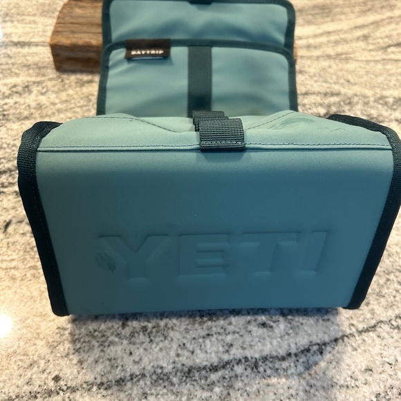 YETI DAYTRIP LUNCH BOX bag tote Yeti BLUE TEAL ~EUC~ - Picture 2 of 9